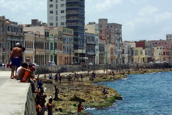 Viendo el tiempo pasar en El Malecón