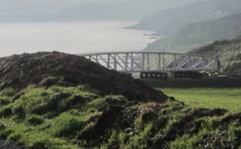 Caminando sobre el mar en el sendero de los Gobbins