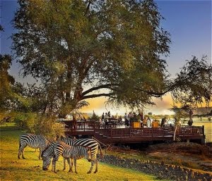 El Hotel The Royal Livingstone (Zambia) propone una experiencia en contacto con el agua.