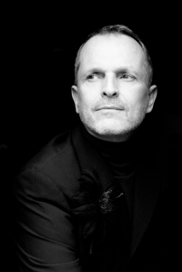 Miguel Bosé recibirá homenaje como Persona del año 2013 de la Academia Latina de Grabación®