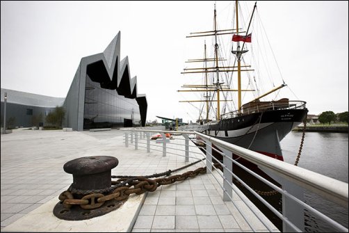 El espectacular Riverside Museum con forma de ola