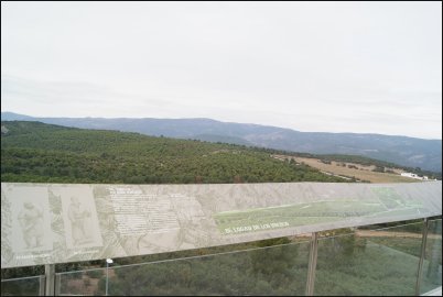 Desde el mirador del ático y desde el interior, con paneles explicativos, podemos contemplar el lugar de la batalla.