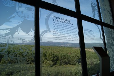 Desde el mirador del ático y desde el interior, con paneles explicativos, podemos contemplar el lugar de la batalla.