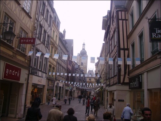 La Rue du Gros Horloge