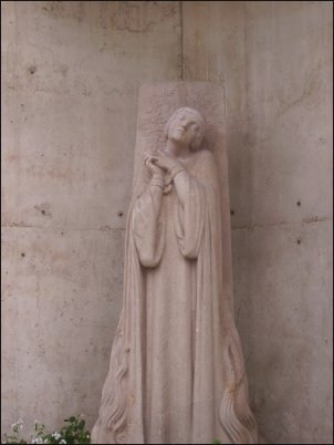 Juana de Arco es heroína y santa nacional
