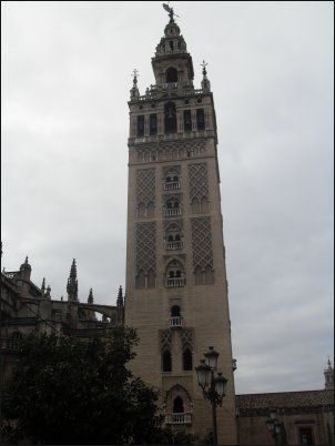 La espectacular Catedral de Sevilla con la Giralda