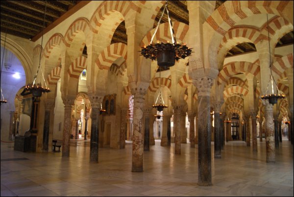 Interior de la mezquita de Córdoba