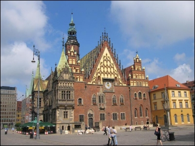 El Ayuntamiento, de estilo gótico.