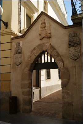 Puerta de entrada al Convento de las Clarisas