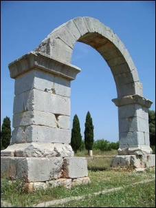 Cabanes: Arco romano de Cabanes