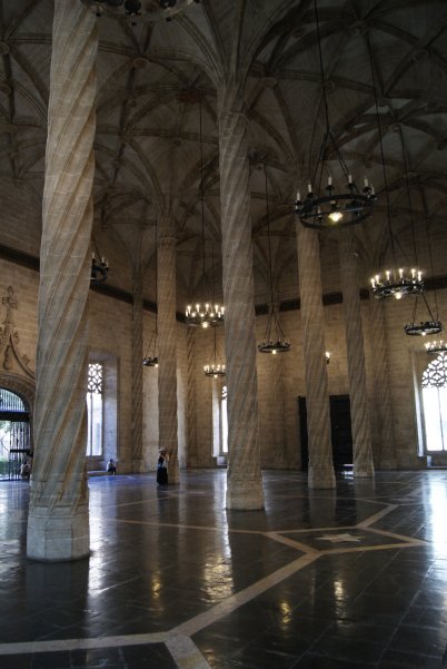 Interior de la Lonja de la Seda. Valencia