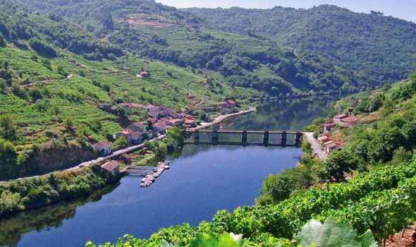 Renfe pone en marcha trenes por rutas temáticas para la promoción del turismo en Galicia