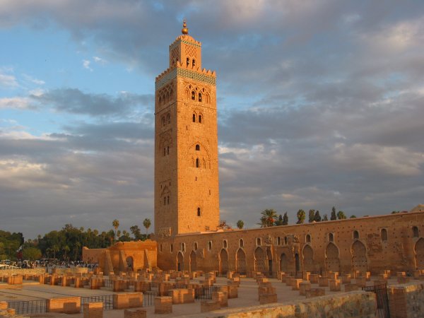 El Alminar de la Koutoubia, de planta cuadrada y elegante decoración