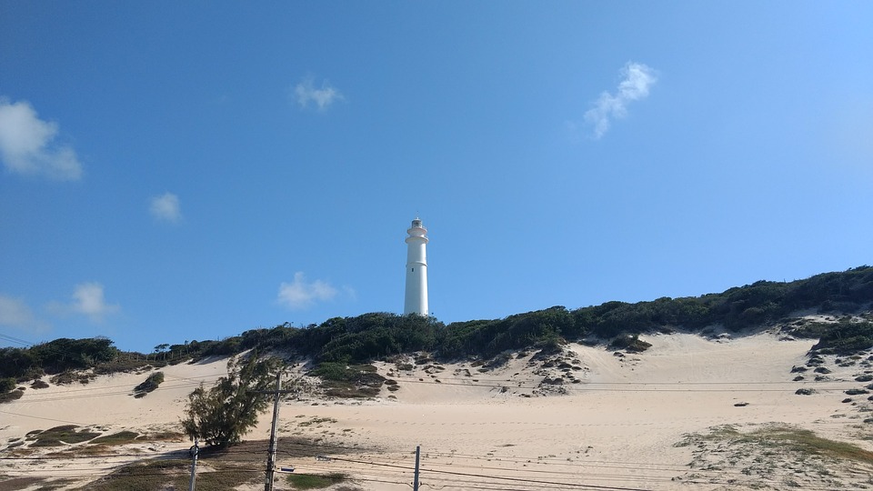 Dunas blancas enmarcadas por palmeras, aguas claras y tibias, todo en ese lugar se confabula para que la estancia en Natal sea lo más agradable posible