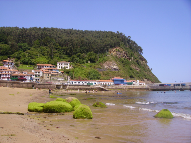 La playa de Tazones donde desembarcó Carlos V