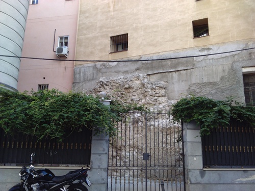 Restos de muralla en la calle de mancebos