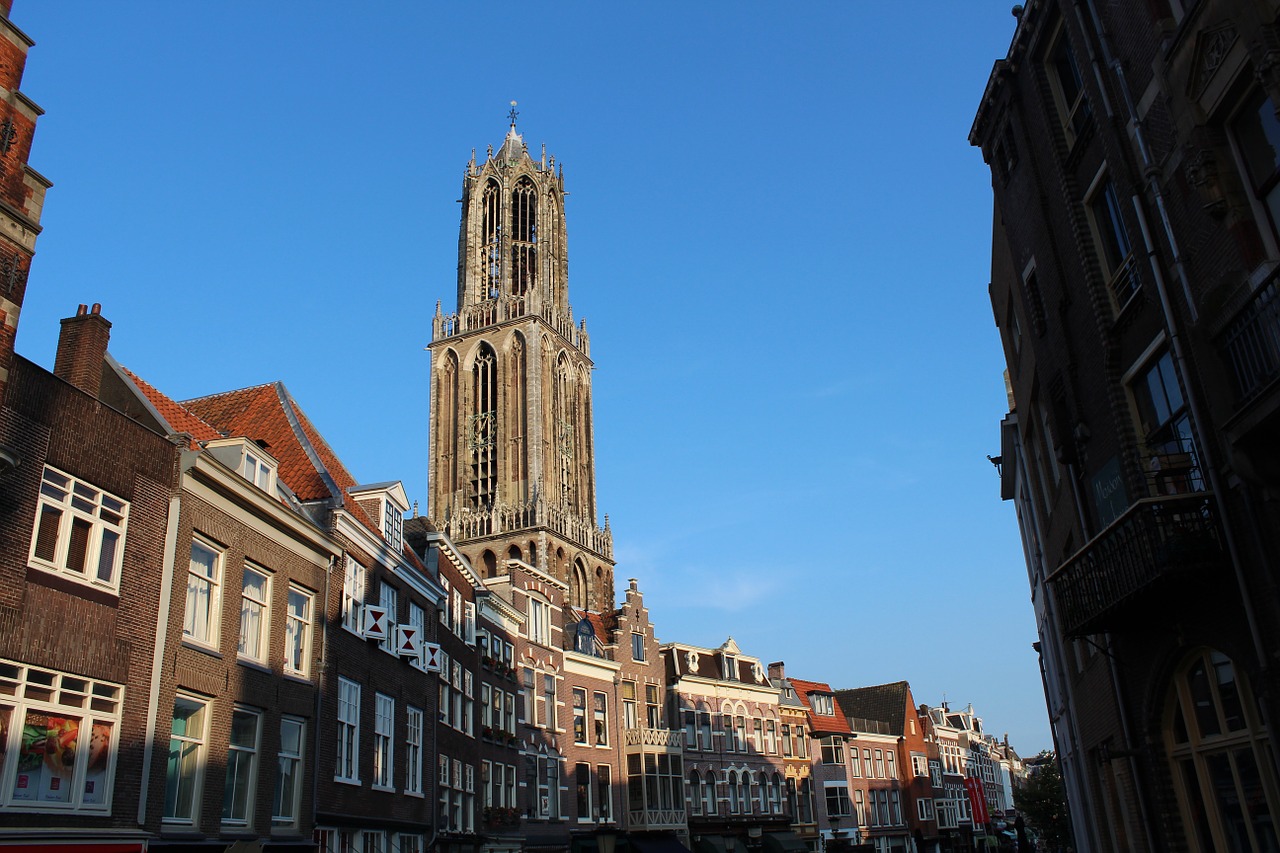 La Torre Dom es la torre más alta y más vieja de Holanda y símbolo de Utrecht