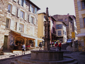 La subida a la catedral Notre-Dame-du-Puy.