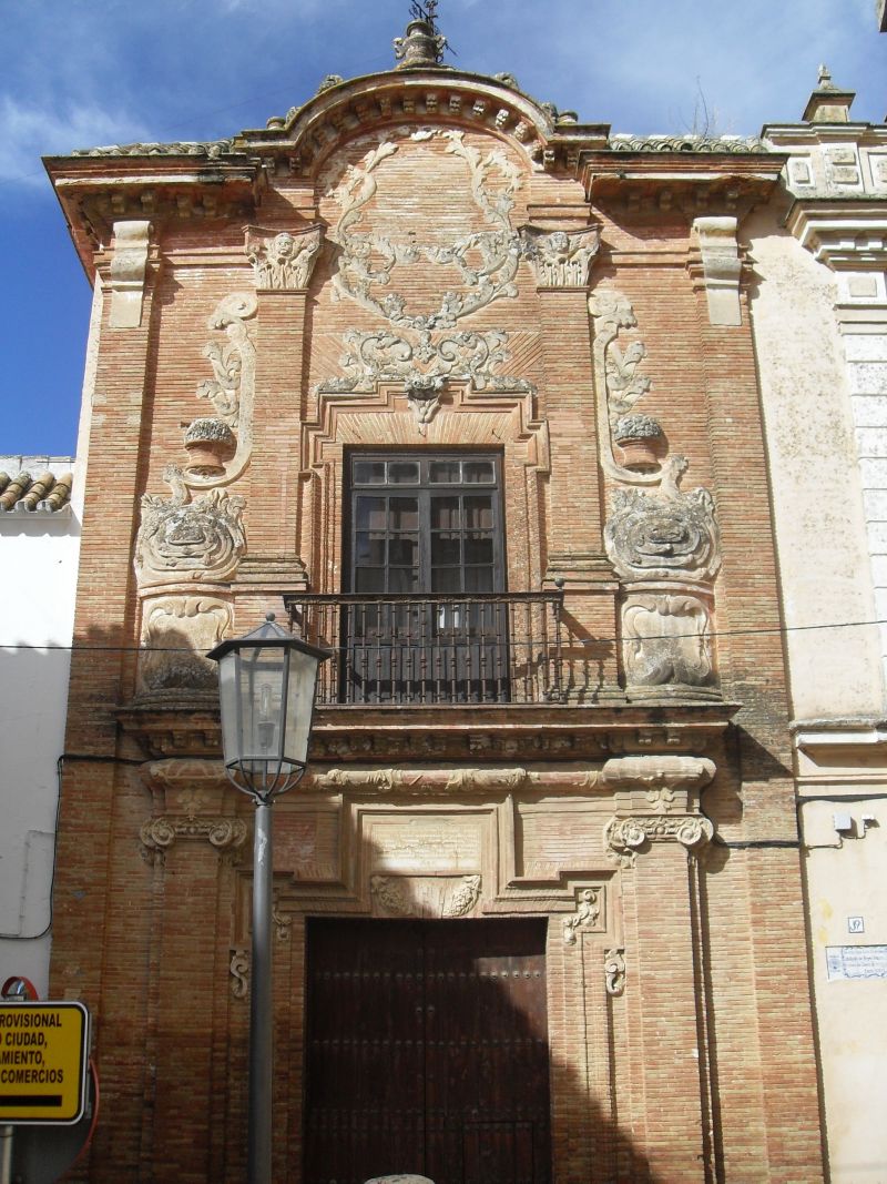 Paseando por la ciudad veremos preciosos conjuntos de arquitectura civil