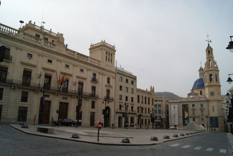 Nuestra visita a Alcoy comienza en la plaza de España