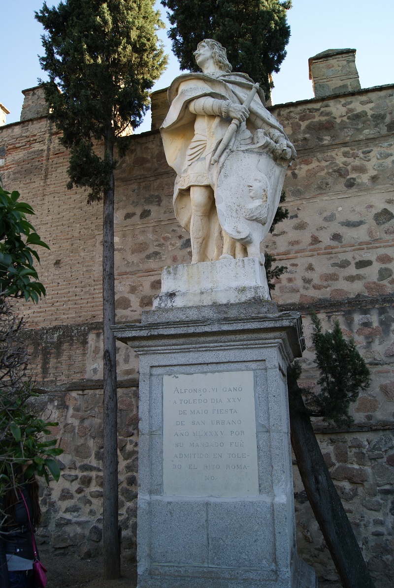 Estatua de Alfonso VI, quien toma Toledo en 1085 sin derramamiento de sangre