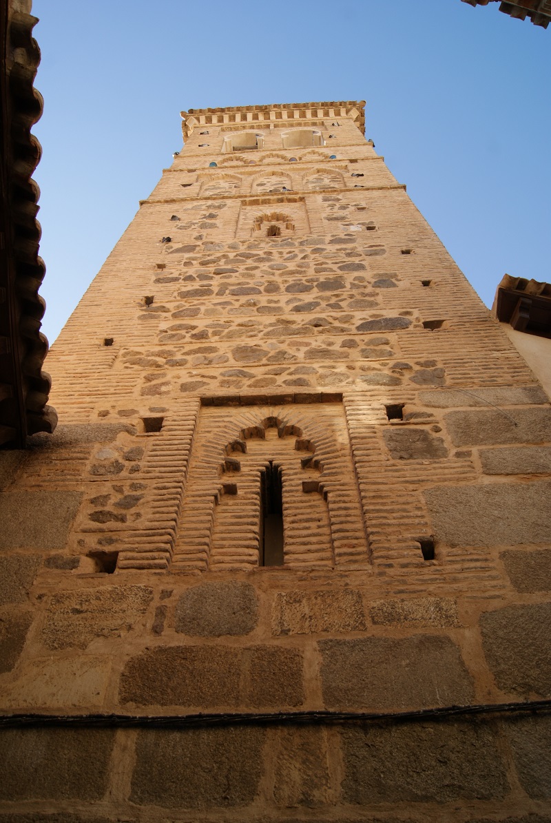 La Iglesia de San Miguel, conserva alguna simbología de la Orden del Temple