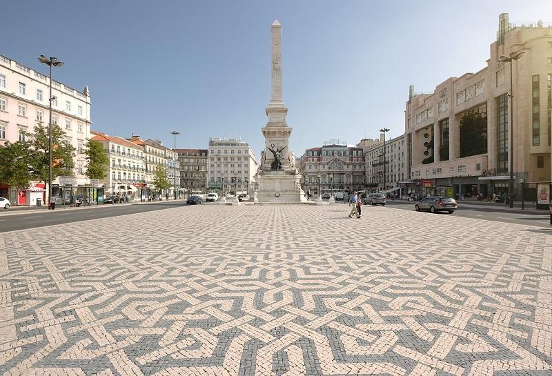 Lisboa, además de historia, arte, naturaleza y gastronomía; también puede presumir de contar con una fuerte cultura del shopping
