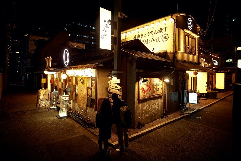 El distrito de Shinjuku amplía su propuesta de restauración con nuevas izakayas o bares típicos para experimentar la auténtica vida nocturna tokiota