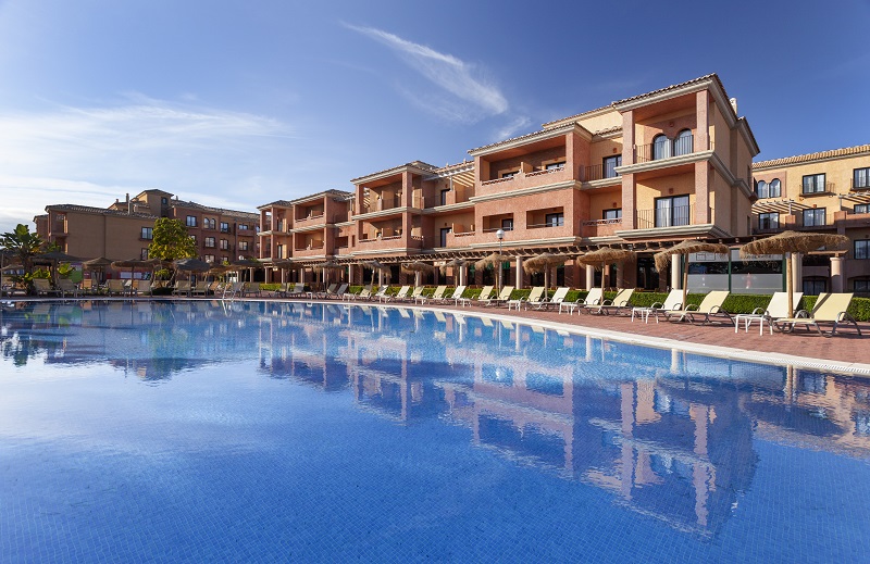 Barceló Punta Umbría Mar es un acogedor hotel de cuatro estrellas de estilo andaluz