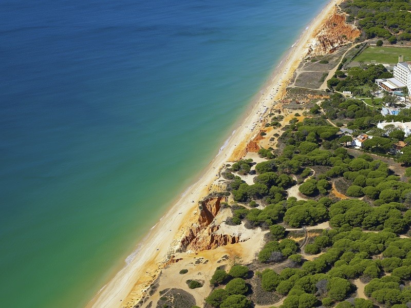 92 banderas azules ondean en el Algarve