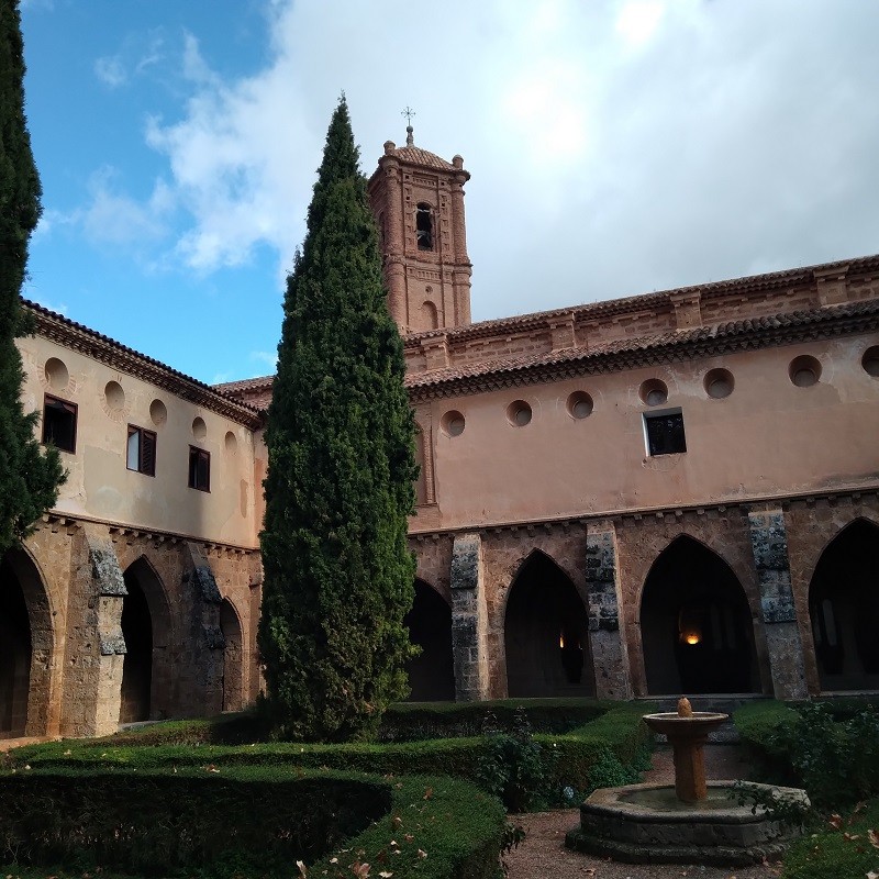 Interior del monasterio, con el claustro