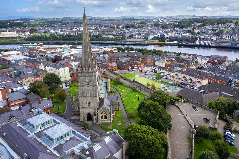 La ciudad norirlandesa de Derry-Londonderry es cosmopolita y está cargada de historia
