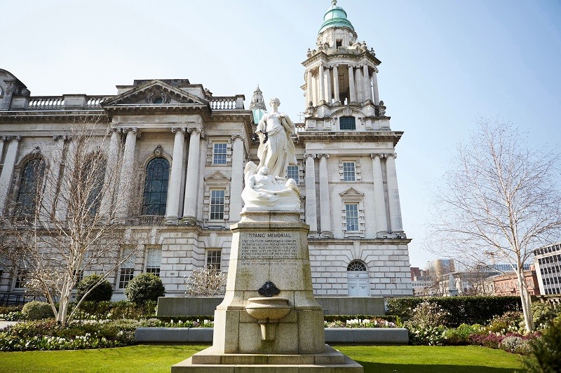 Belfast está llena de atractivos… y de histori