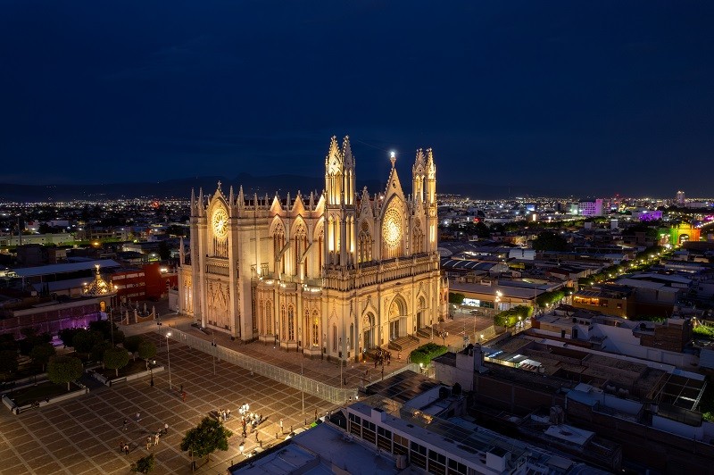 León, famosa por sus edificios religiosos y arte sacro dentro de edificios como la Catedral de Nuestra Señora de la Luz