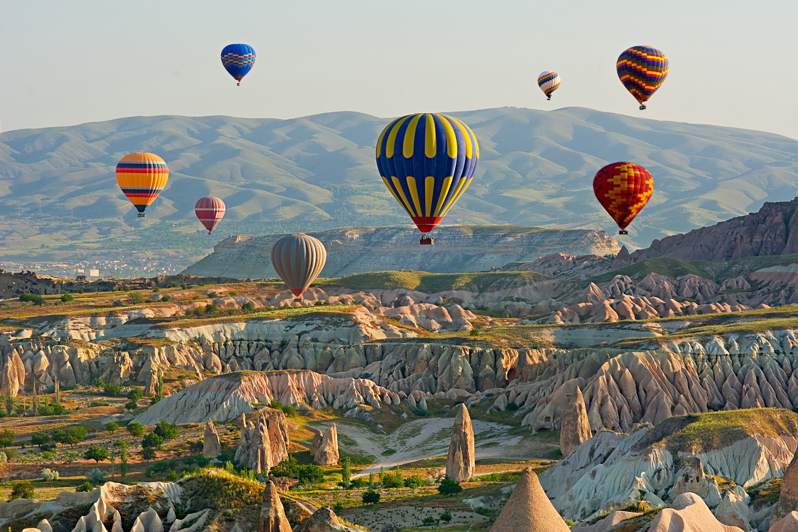 Volar en globo al amanecer es posible en Capadocia
