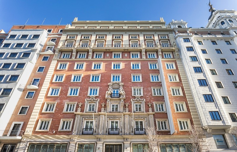 Catalonia Plaza España Hotel & Spa situado en el corazón de la Gran Vía junto a la plaza España