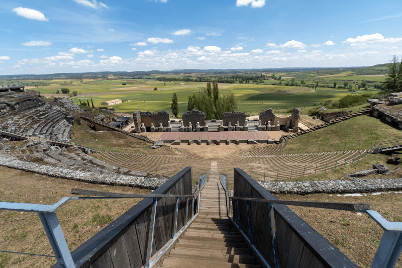 A la sombra de la majestuosidad de la gran Clunia Sulpicia descansan tímidamente 12 localidades