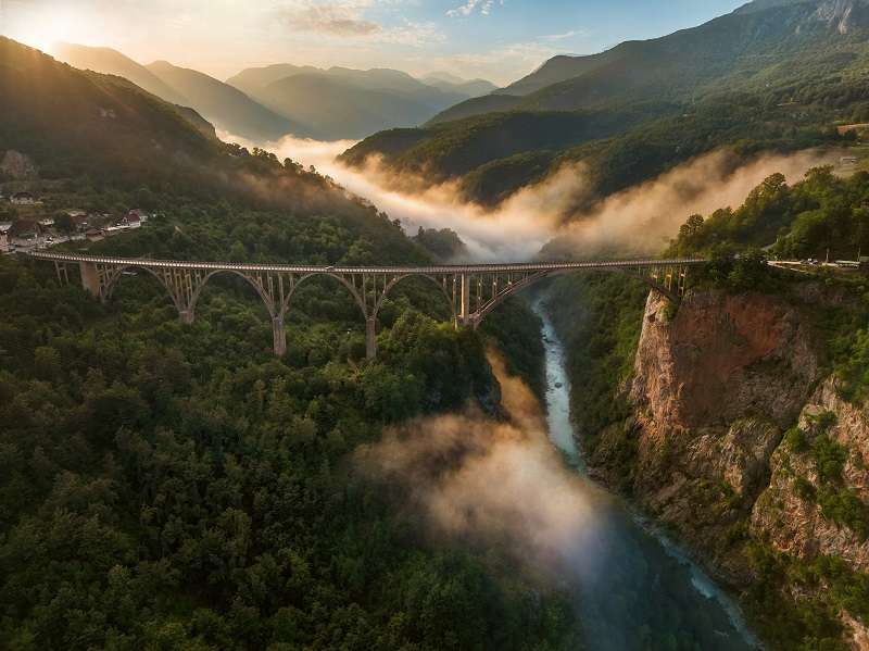 El impresionante puente de Tara