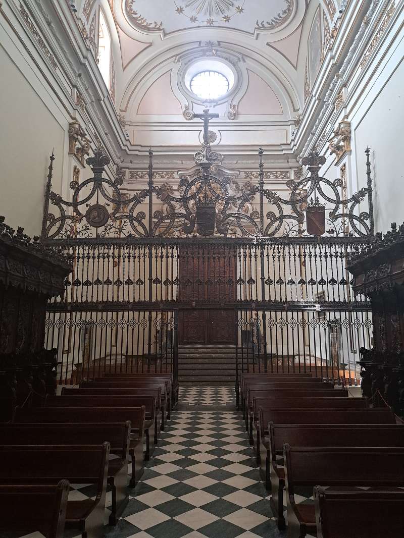 La preciosa reja de hierro forjado de finales del siglo XV