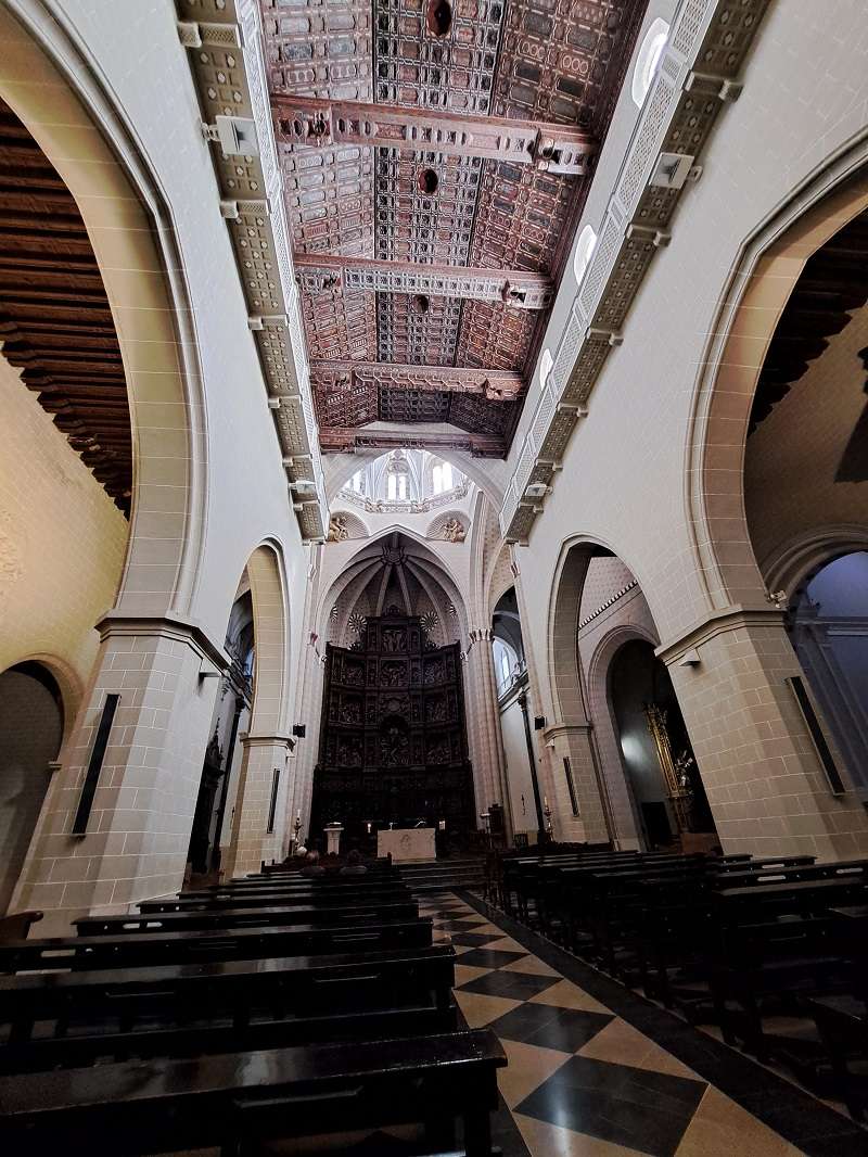El artesonado mudéjar que cubre la nave central