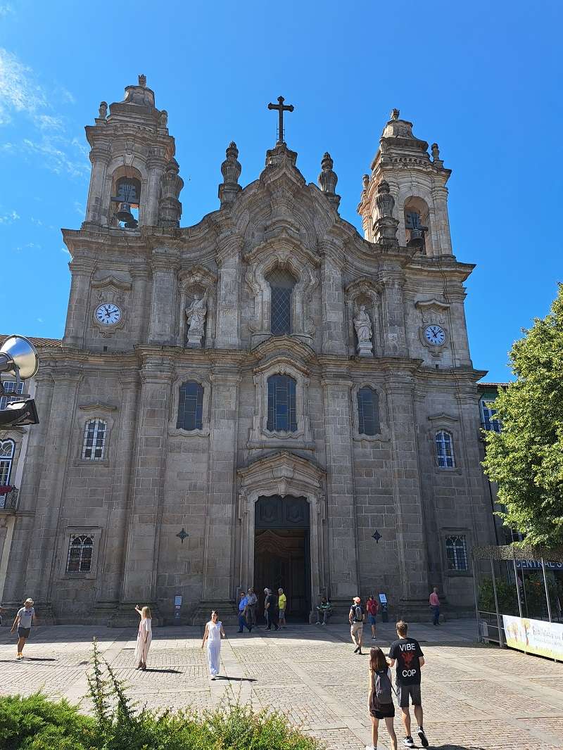 La Basílica de los Congregados (en portugués, Basílica dos Congregados), ubicada en el centro de Braga