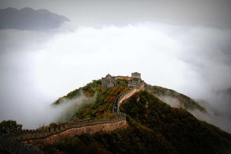 Sección de la Gran Muralla China, una antigua fortificación militar reconocida como Patrimonio de la Humanidad por la UNESCO