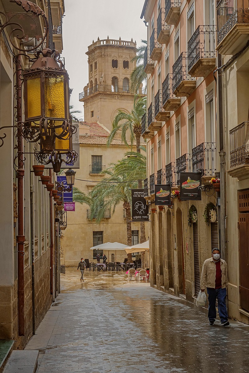 Calle de Labradores, ubicada en el corazón del casco antiguo de Alicante
