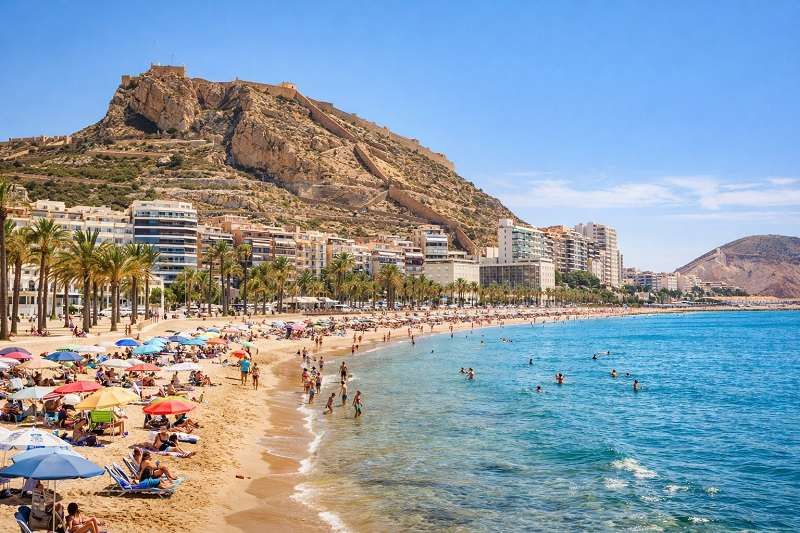 La Playa del Postiguet es el emblema costero de Alicante