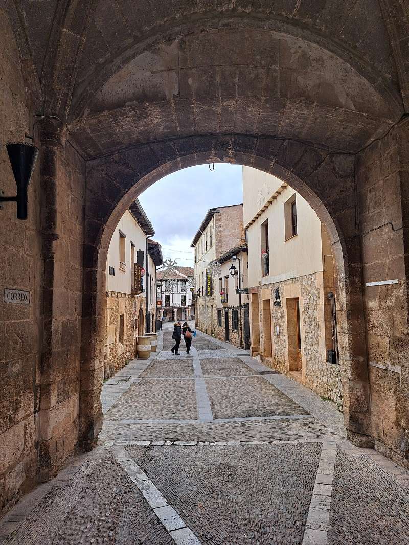 Entrada a la villa medieval de Covarrubias