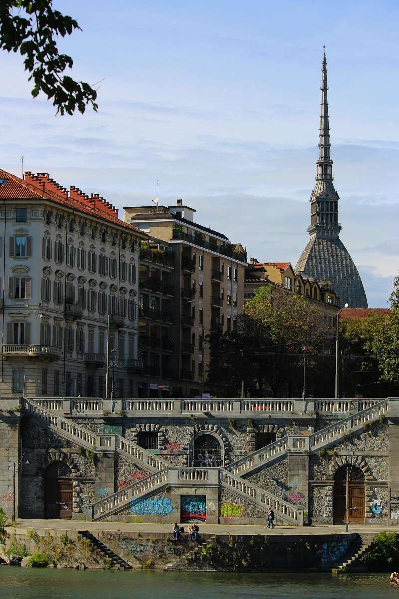 La Mole Antonelliana en Turín, Italia, un edificio monumental y símbolo de la ciudad