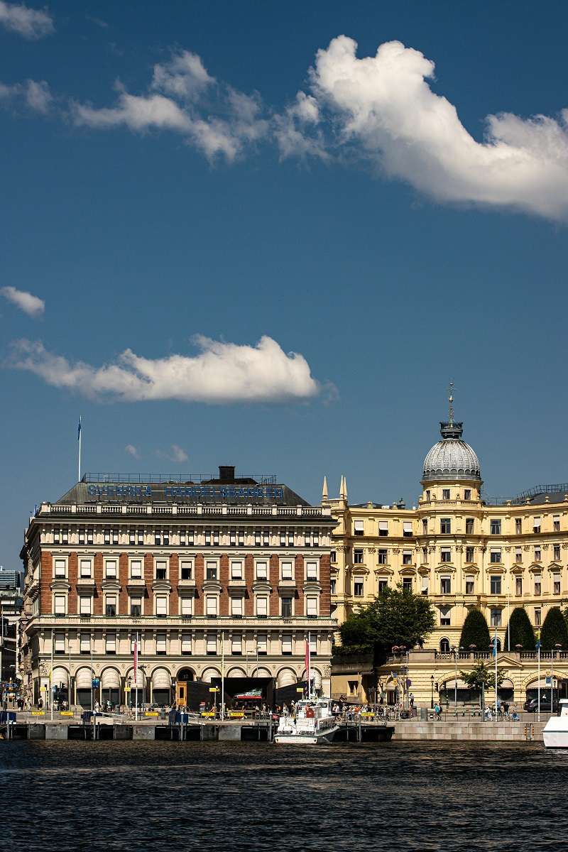 Paseo marítimo de Södra Blasieholmshamnen, en el centro de Estocolmo