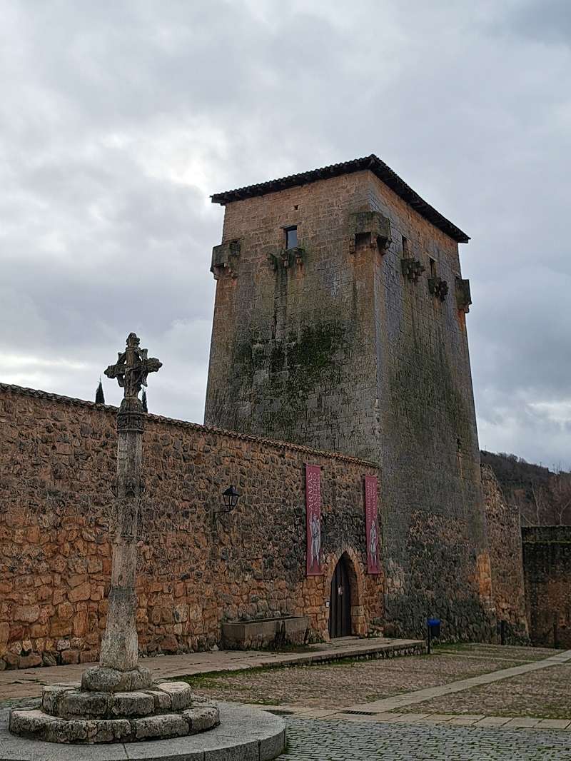 Torreón de Fernán González o Torre de Doña Urraca, ubicado en Covarrubias