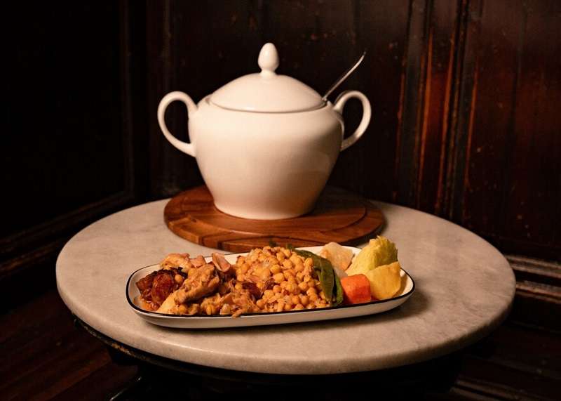 Dos cocidos dos tradiciones Taberna Antonio Sánchez y el restaurante Portonovo