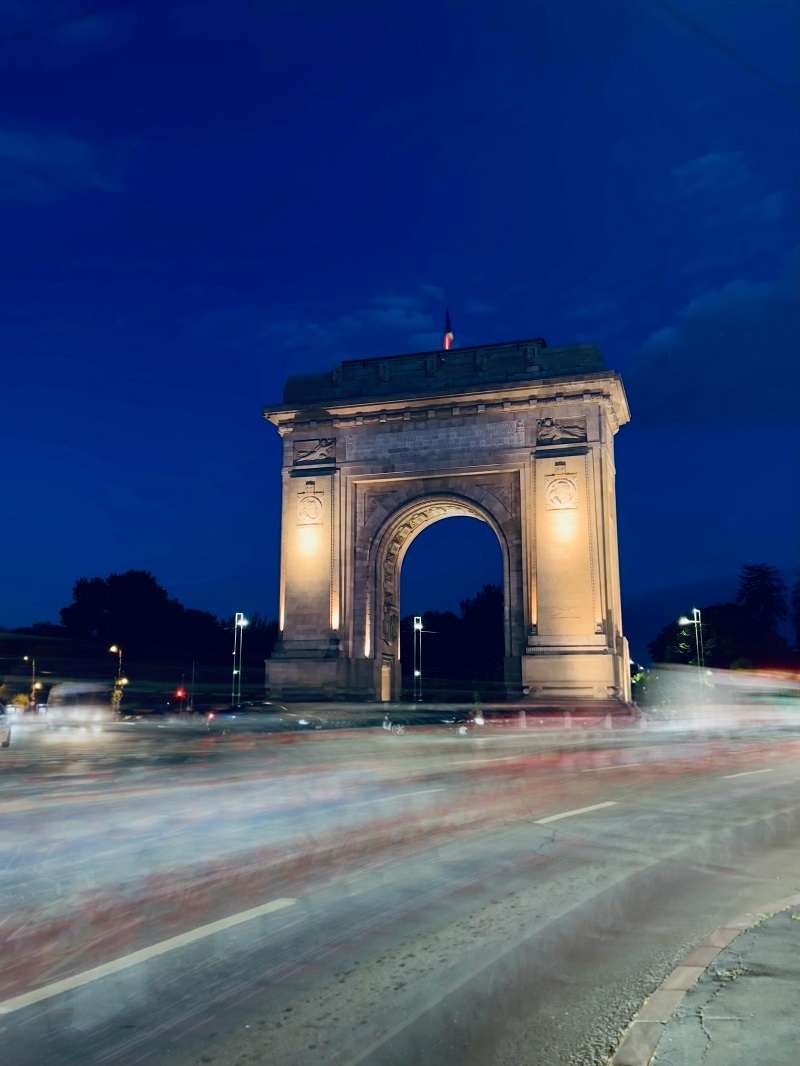 Arco del Triunfo (Arcul de Triumf), un monumento situado en la zona norte de Bucarest, la capital de Rumanía